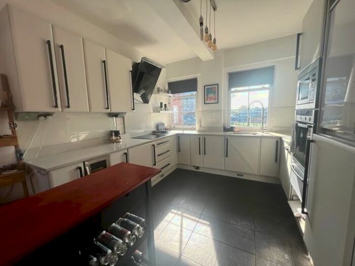 1 Bedroom Flat To Rent In Westgate Street, Cardiff, CF10