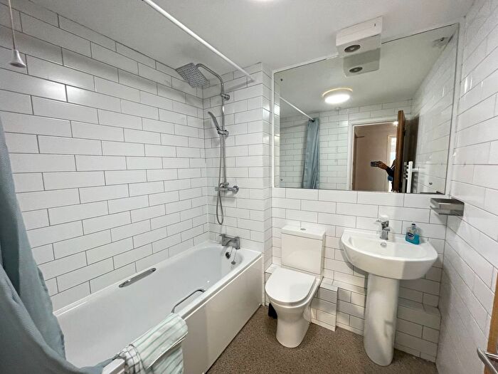 2 Bedroom Flat To Rent In Brook Court, London, E17