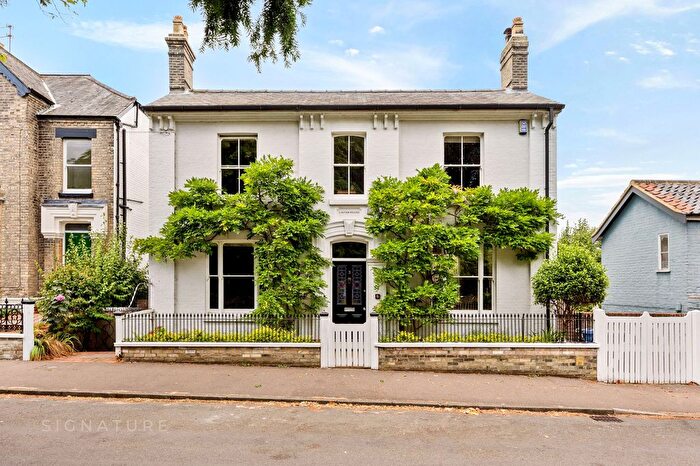 3 Bedroom Detached House For Sale In Mill Hill Road, Norwich, NR2