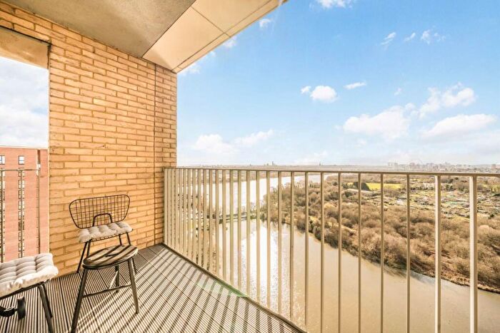 2 Bedroom Flat For Sale In Moorhen Drive, London, NW9