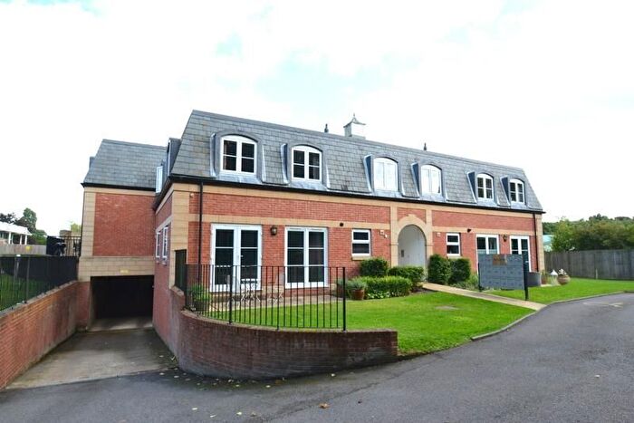 2 Bedroom Flat To Rent In Crabbett Park, Worth, Crawley, RH10