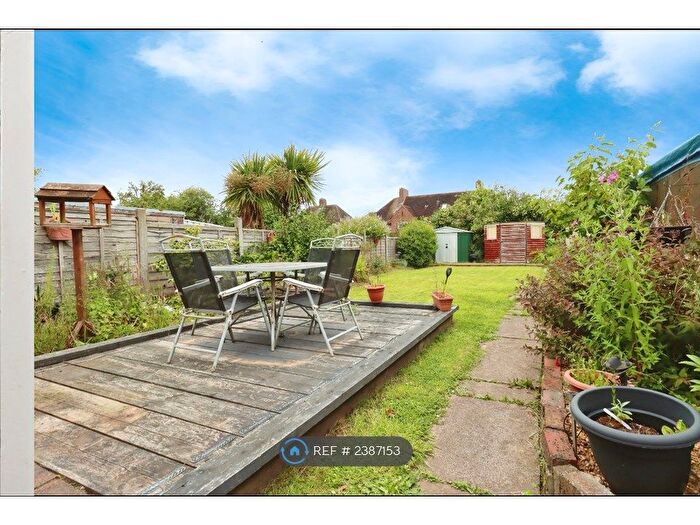 3 Bedroom Semi-Detached House To Rent In East Avenue, Donnington, Telford, TF2