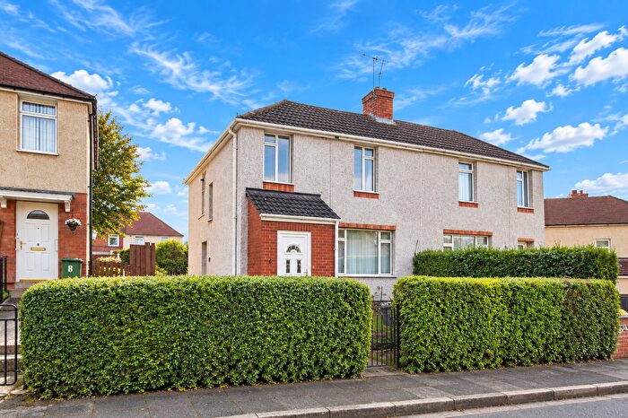 3 Bedroom Semi-Detached House For Sale In Oak Avenue, Worcester, Worcestershire, WR4