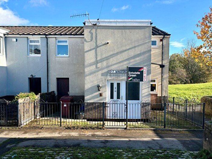 4 Bedroom Semi Detached House For Sale In Winsford Walk, Burnley, Lancashire, BB11