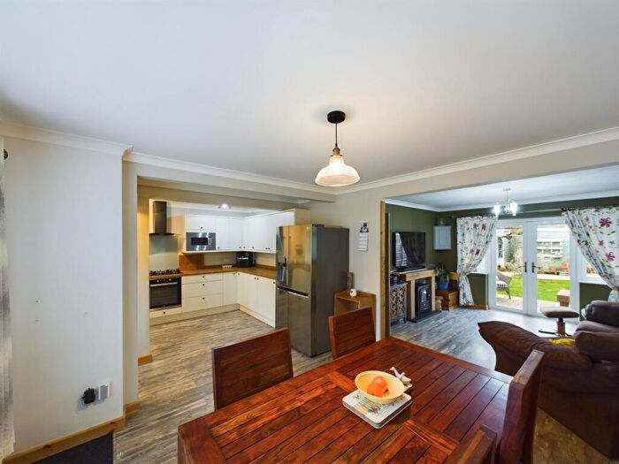 4 Bedroom Terraced House For Sale In Hartleys, Silchester, RG7