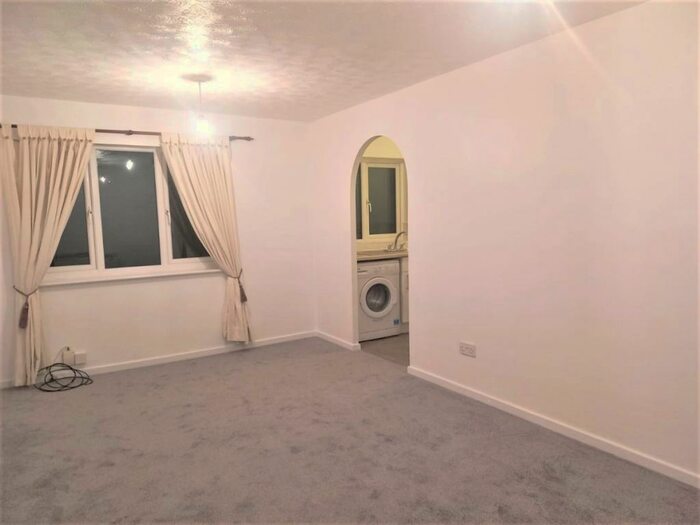 1 Bedroom Flat To Rent In Bradley Road, EN3