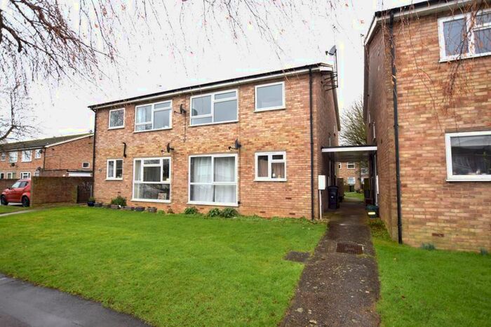 2 Bedroom Flat To Rent In Cromwell Avenue, Thame, OX9