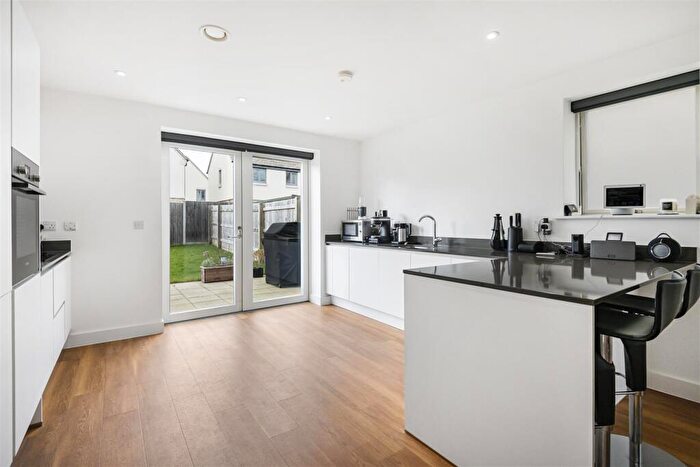 5 Bedroom Detached House For Sale In Haricot Vale Road, Bicester, OX27