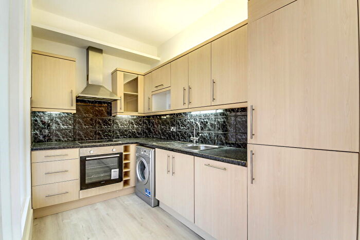2 Bedroom Apartment To Rent In Empire Square, Holloway, London, N7