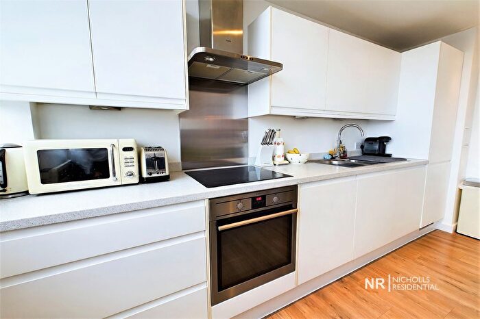 1 Bedroom Flat For Sale In East Street, Epsom, KT17