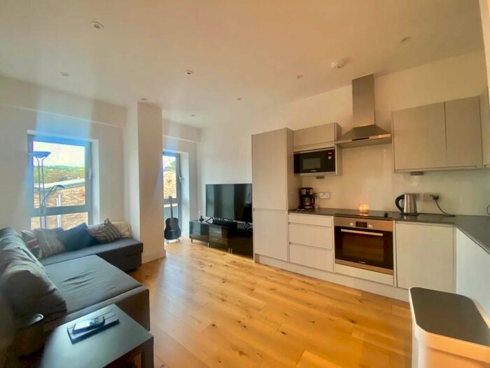 1 Bedroom Flat To Rent In Hill View Apartments, Henley On Thames, RG9