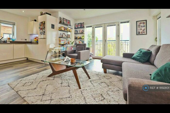 2 Bedroom Flat To Rent In Maven Court, Harrow, HA1