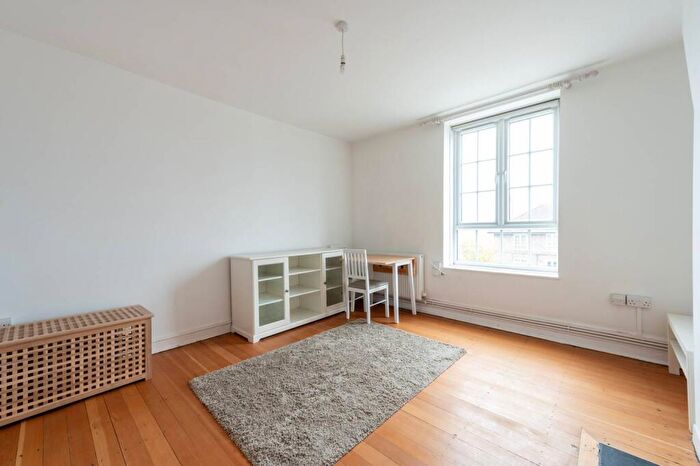 1 Bedroom Flat For Sale In Dog Kennel Hill Estate, East Dulwich, London, SE22