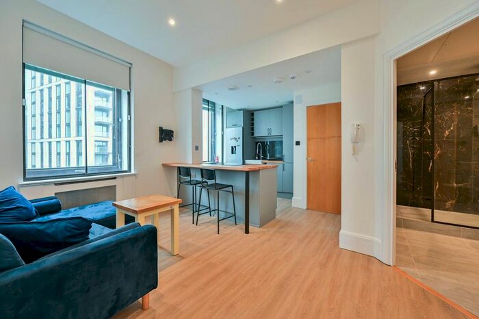 2 Bedroom Flat To Rent In Whitehouse Apartments, Waterloo, London, SE1