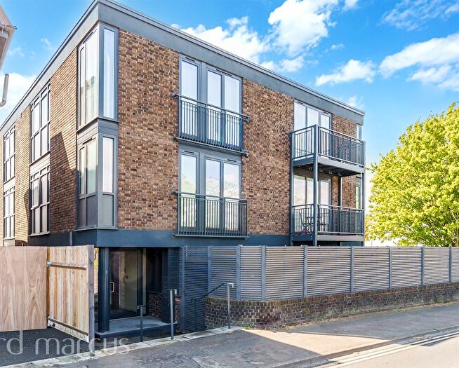 1 Bedroom Flat For Sale In Tealing Drive, Epsom, KT19