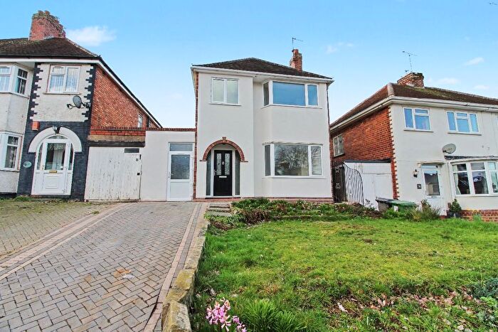 3 Bedroom Detached House For Sale In Hollybush Lane, Wolverhampton, WV4