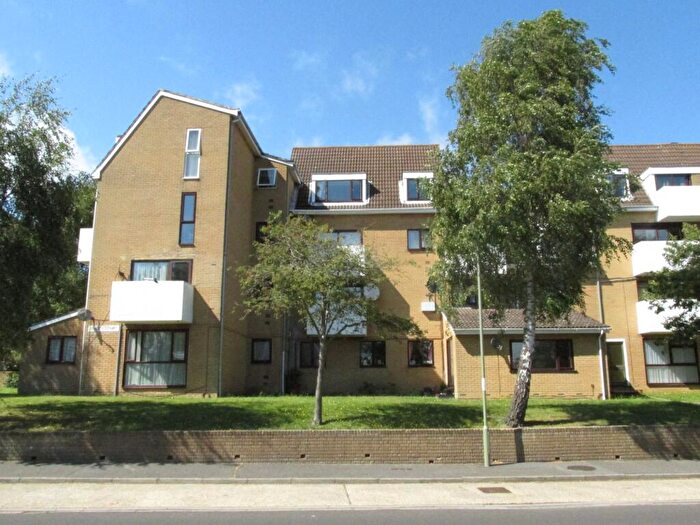 2 Bedroom Flat To Rent In Frogmore, Fareham, Hampshire, PO14