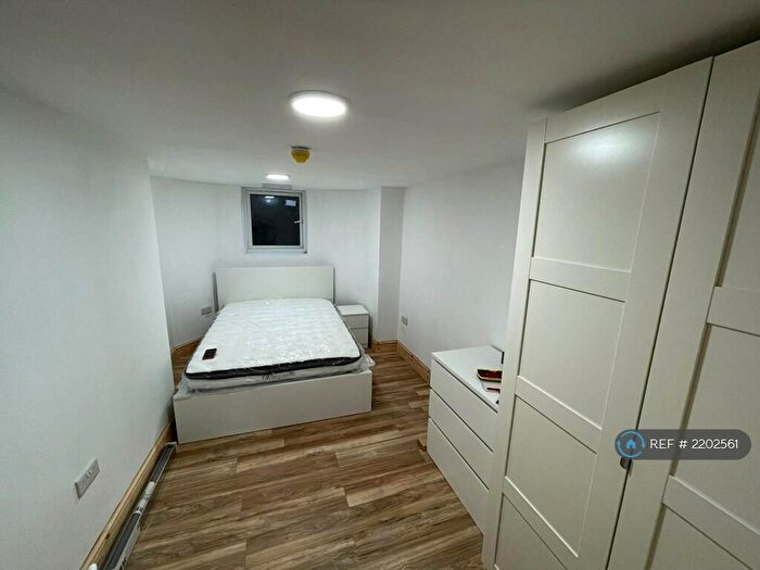 1 Bedroom Flat To Rent In Norman Terrace, Leeds, LS8