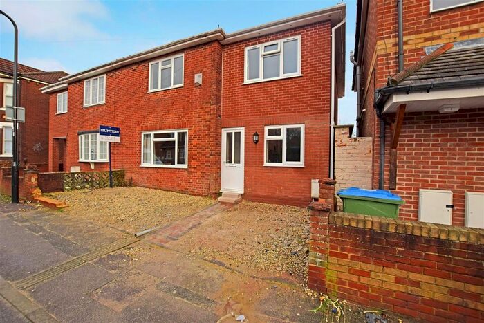 6 Bedroom Semi-Detached House To Rent In Cambridge Road, Southampton, Hampshire, SO14