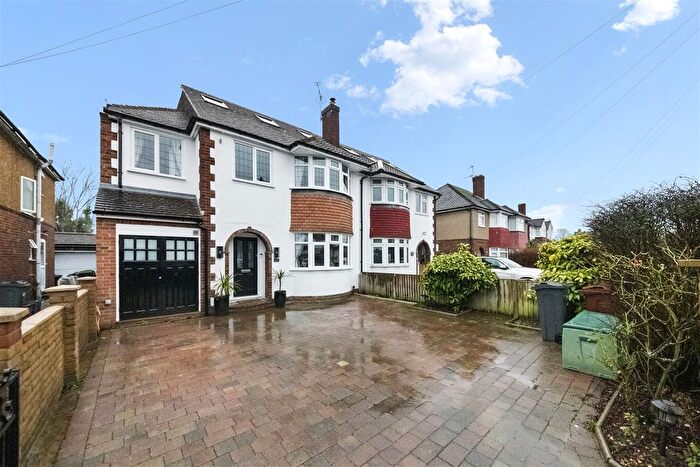 4 Bedroom Semi Detached House For Sale In Benedict Drive, Bedfont, Feltham, TW14