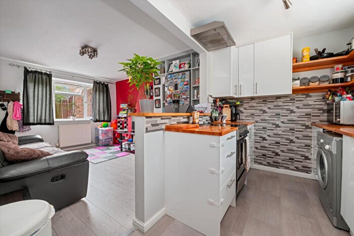 2 Bedroom Terraced House For Sale In East Street, Stamford, PE9