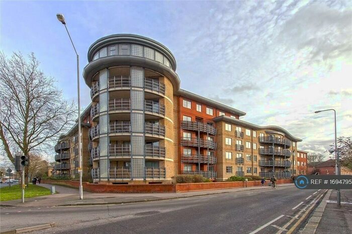 2 Bedroom Flat To Rent In Jubilee Square, Reading, RG1