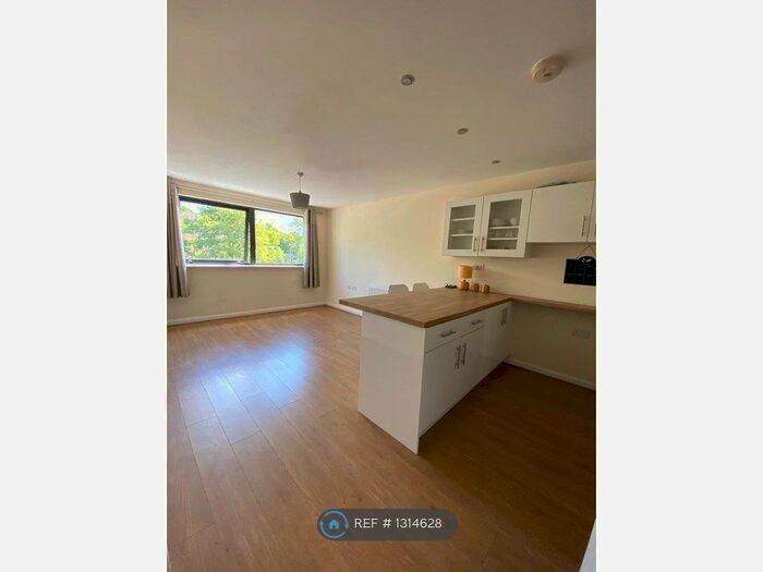 2 Bedroom Flat To Rent In Whiteley Local Centre, Fareham PO15