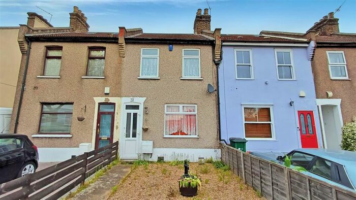 2 Bedroom Terraced House For Sale In New Road, Rainham, RM13