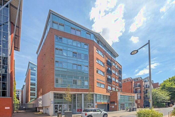 2 Bedroom Flat To Rent In Skerne Road, Kingston Upon Thames, KT2