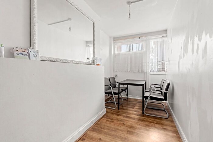 4 Bedroom Maisonette To Rent In Kinross House, Bemerton Estate, N1