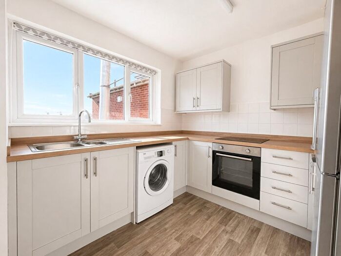 2 Bedroom Maisonette To Rent In Elm Grove, Hayling Island, PO11