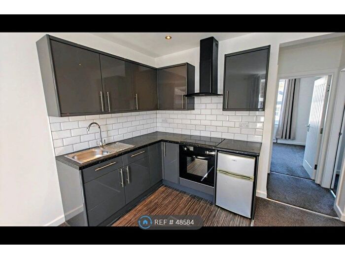2 Bedroom Flat To Rent In Low Lane, Leeds, LS18