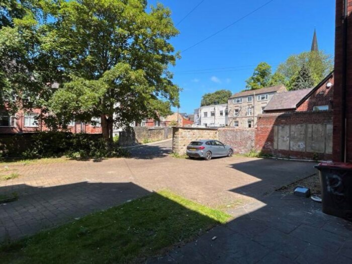 2 Bedroom Flat To Rent In Bainbrigge Road, Leeds, LS6