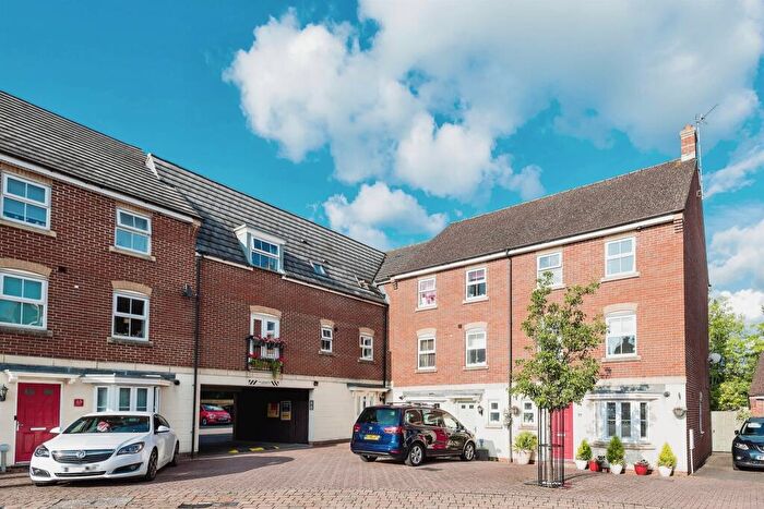 2 Bedroom Apartment For Sale In Vistula Crescent, Swindon, SN25