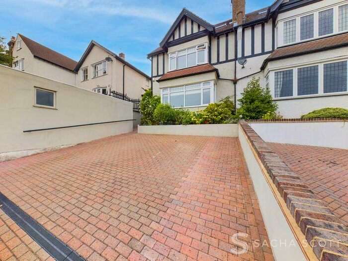 4 Bedroom Semi-Detached House To Rent In The Avenue, Coulsdon., CR5