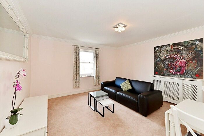 2 Bedroom Flat To Rent In Knaresborough Place, Earls Court, SW5