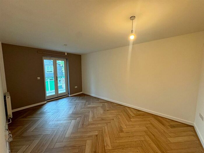 2 Bedroom Flat To Rent In Hepworth Court, Stevenage, SG2