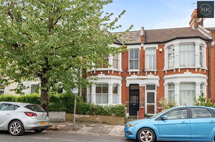 4 Bedroom Semi-detached House For Sale In Meads Road, Haringey, London, N22