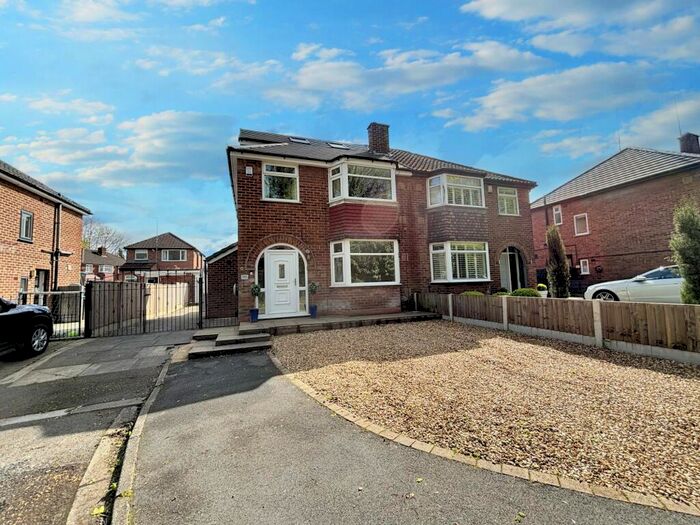 4 Bedroom Semi-Detached House To Rent In Farm Lane, Worsley, M28