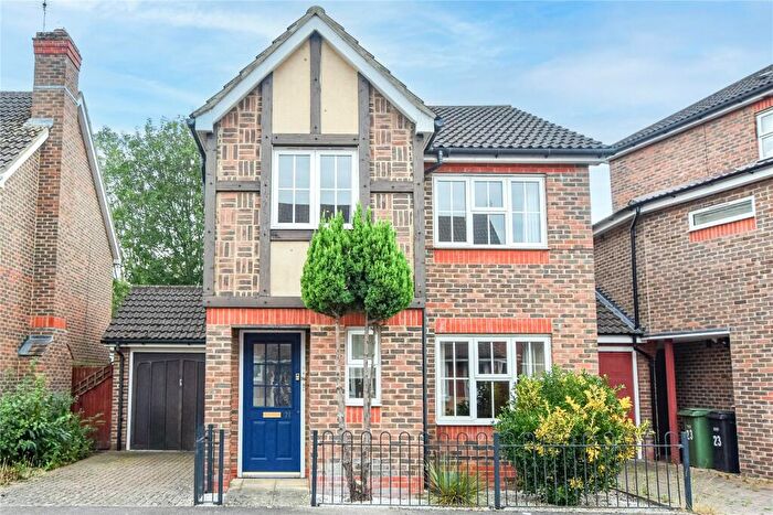 3 Bedroom Link Detached House To Rent In Dart Drive, Didcot, Oxfordshire, OX11