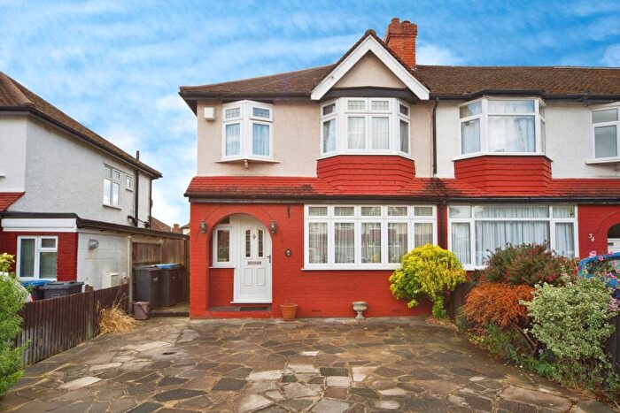 3 Bedroom End Of Terrace House For Sale In Rugby Avenue, London, N9