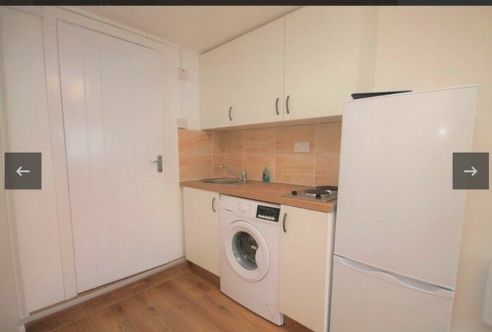 Flat To Rent In Shropshire Close, CR4