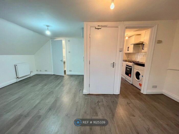 1 Bedroom Flat To Rent In West Green Road, London, N15