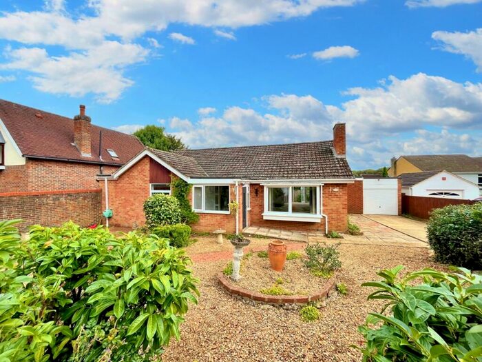 3 Bedroom Bungalow To Rent In Jackson Drive, Kennington, OX1