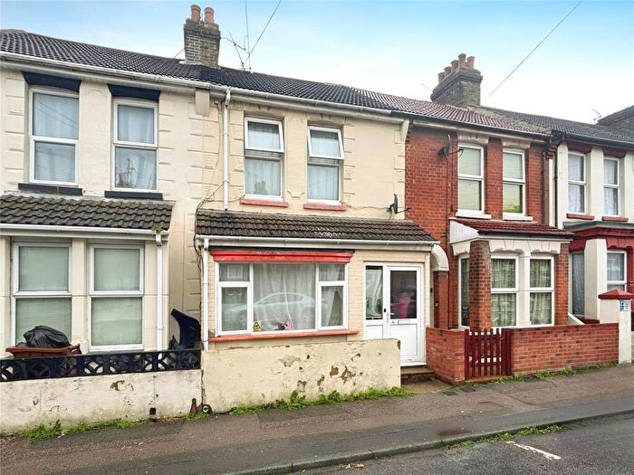 3 Bedroom Terraced House To Rent In Byron Road, Gillingham, Kent, ME7