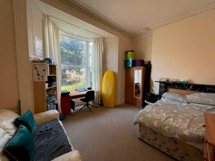 2 Bedroom Apartment To Rent In Woodland Terrace Flat, PL4