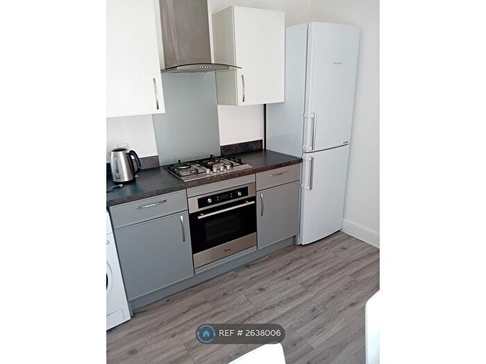 2 Bedroom Flat To Rent In Brynhyfryd, Swansea, SA5