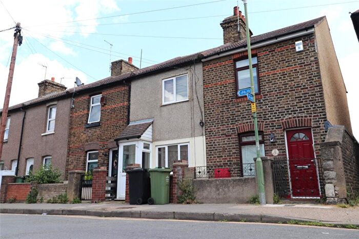 2 Bedroom End Of Terrace House For Sale In Church Road, Swanscombe, Kent, DA10