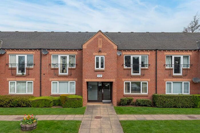 2 Bedroom Apartment For Sale In Marshall Court, Yeadon, LS19