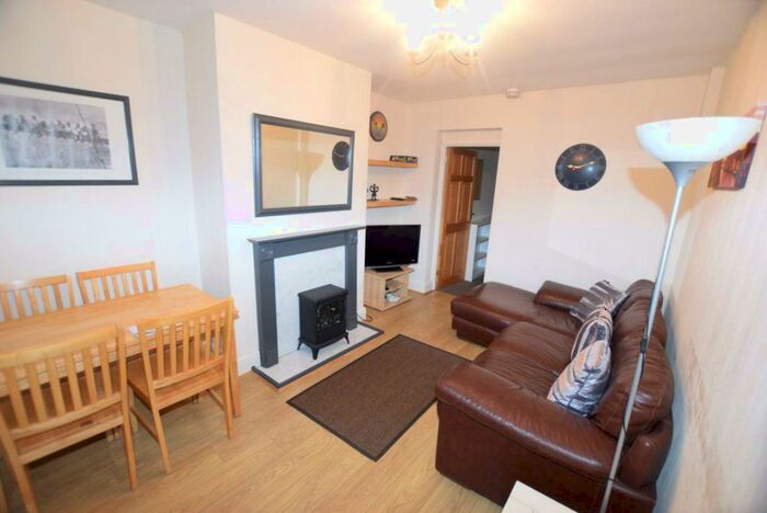 3 Bedroom House To Rent In Buchanan Street, DE1